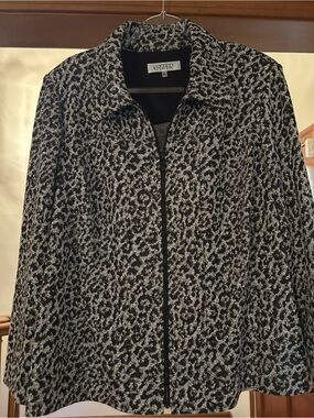 Kasper Black and White Patterned Zip Jacket